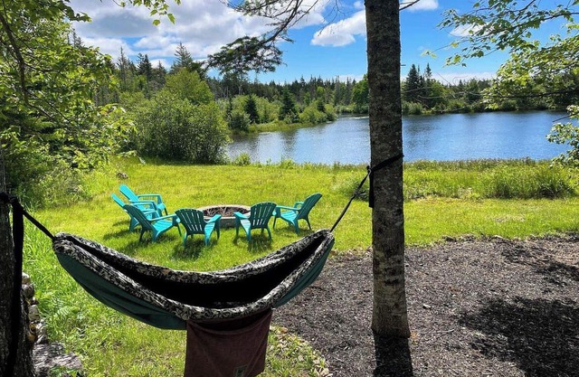 Flora studio on the lake - minutes from St Martins!