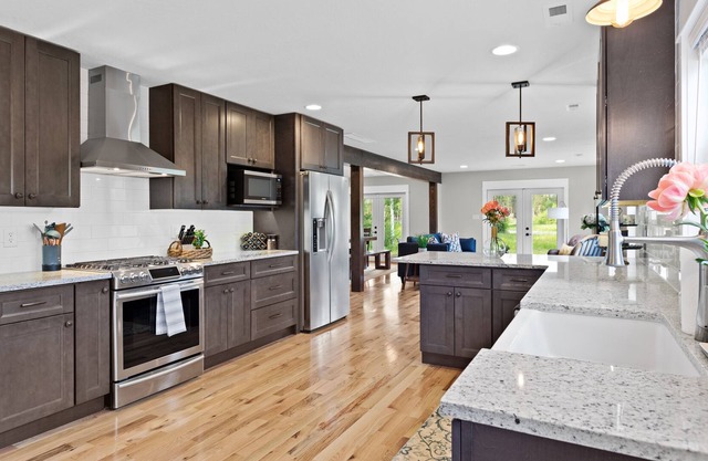 Florence Farmhouse | Scenic Location | ♛ King & Queen Beds