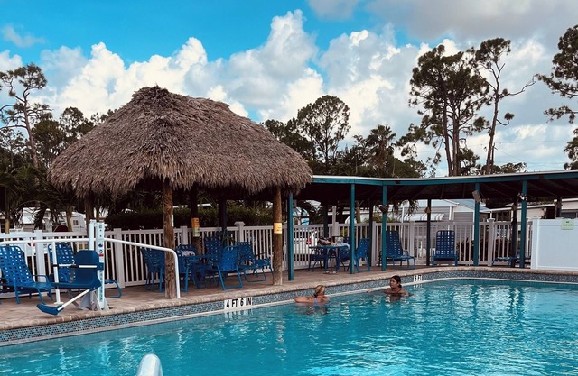 Florida tiny Vacation Home! Pet friendly!