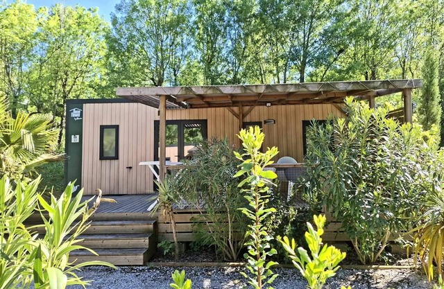 Home Flower Premium 32m² 3 chambres + Terrasse + LV + TV + climatisation 6 personnes