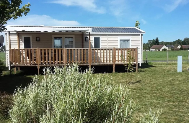 Flower Camping Loire et Châteaux **** - Mobile home Premium 39m2 (3 bedrooms) - 2 bathrooms - semi-covered terrace 6 people