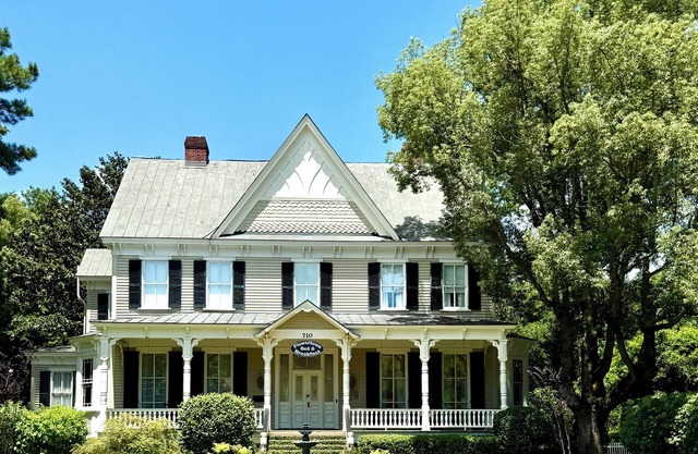 Flower Town Manor