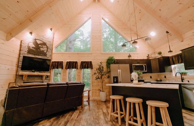 Flying High Luxury Cabin #3