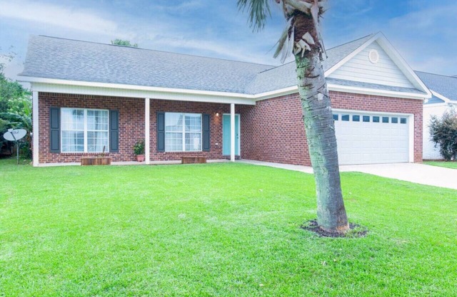 Foley Getaway Home...Close to OWA | Monthly Stays Allowed
