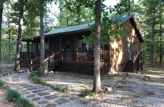 Folk Cabin! Isolé moderne 2 BR / 2 cabine de bain complète juste derrière Ozark Folk Center