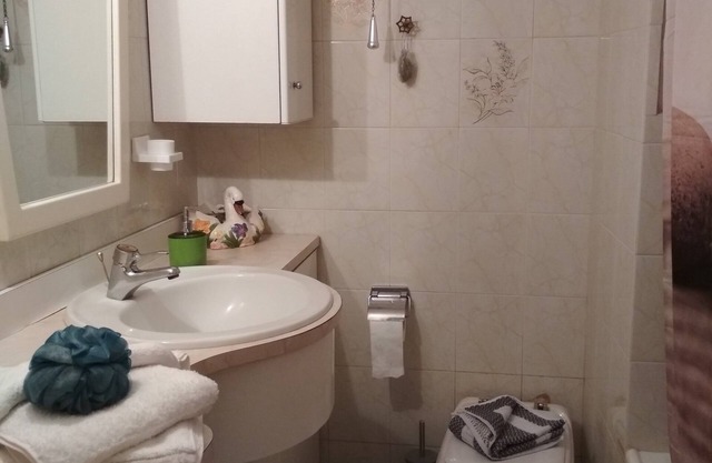 Suivez Yr Home !! à couper le souffle Metro St Argiroupolis