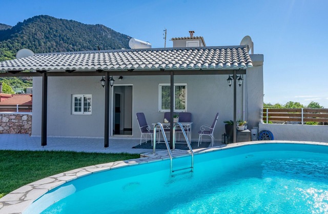 Fontana Villa privée de luxe avec piscine près de la plage et vue sur la mer à Villag