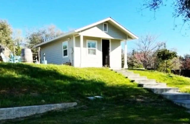 Foothills Cottage, 1 bedroom, 1 bath guest house.