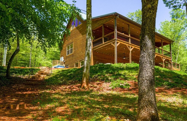 Retraite privée de 7 chambres avec bain à remous, aire de jeux et terrain de volley