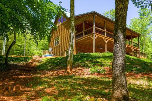 Foothills Family Retreat - 7 Bedrooms, Hot Tub