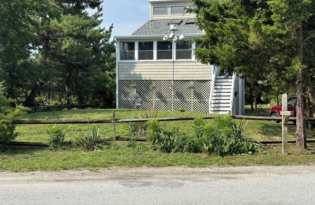 Charmant 3BR + DEN Home, 8 personnes, bain à remous, à pied de la plage