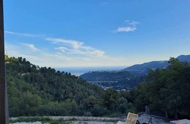Pour vacances entre mer et montagne a 5 km de menton 5 km Italie 15 km monaco
