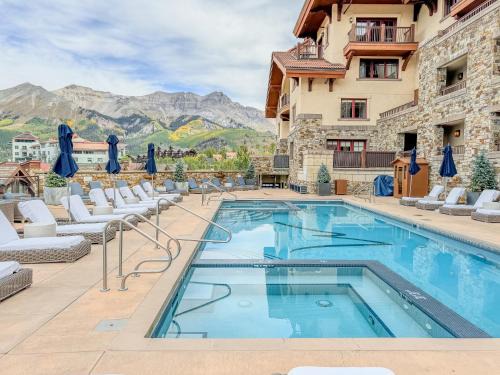 Forbes 5 Star Luxury Hotel - 1 Br Ski-in Ski-out Residence in Mountain Village Colorado