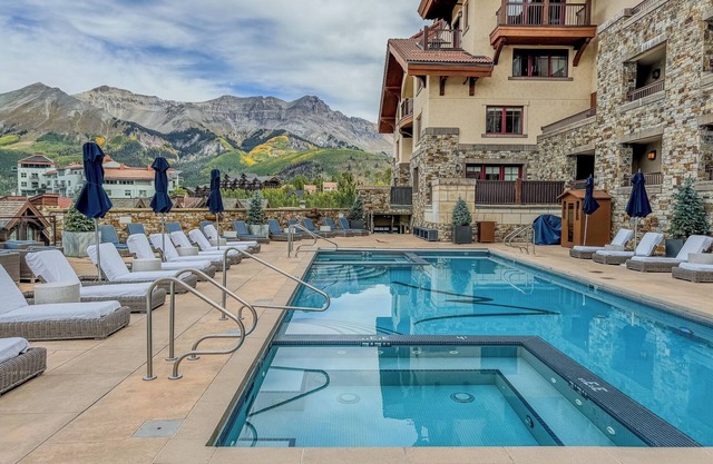 Forbes 5 Star Hotel - Ski-in Ski-out Private Residence with Heated Pool