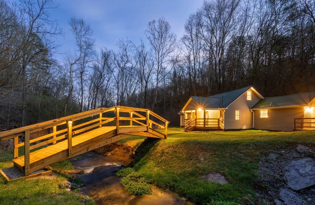 Forest Creek Retreat - King Suite - Sleeps 9 - Free Coffee