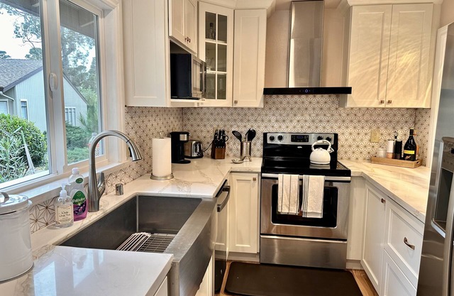 Forest Grove Condo - Pacific Grove