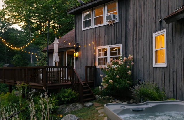 Forest Mountain Lodge: Winter Wonderland Ski Retreat Mendon, VT. 20 min to Killington/14 to Pico.