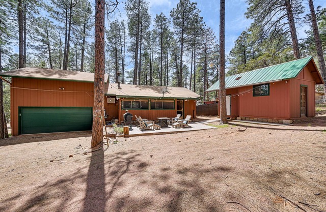 Forest Views & Fire Pit: Cozy Pine Cabin