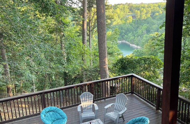 Forest Waters Lake House w hot tub and fire places