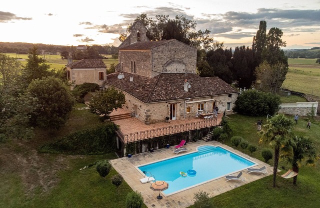 Ancien Presbytere avec piscine