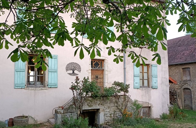 Ancienne maison de vigneron dans un écrin de verdure