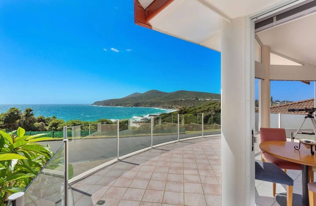 Forster- Beachfront Views & Pool -Jewel of the Sea