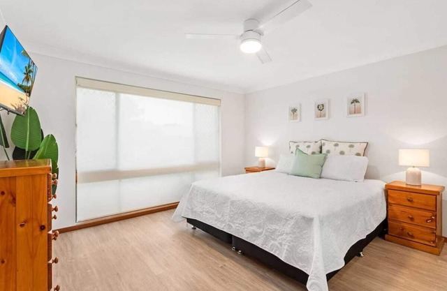 Forster holiday home, linen included-WiFi- pets welcome-cafes,beach, golf, fish
