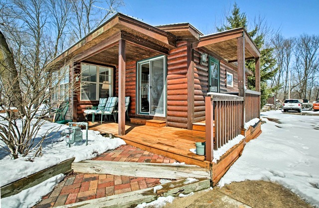 Fort Atkinson Cottage w / Deck au bord du lac Koshkonong!