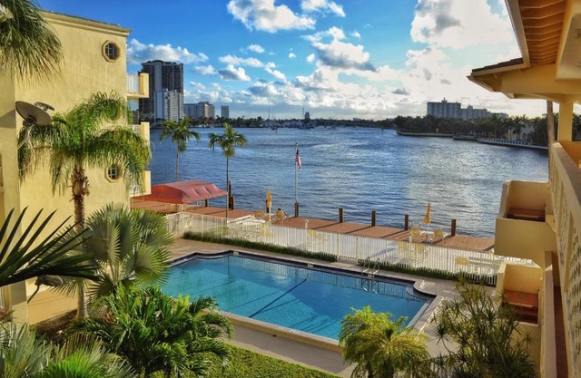 Fort Lauderdale Yacht and Beach Club 416