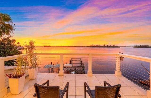 Maison luxurieuse au bord de l'eau!