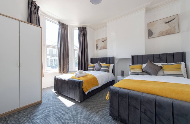 Fortified Cosy 6-bedroom House - Lewisham