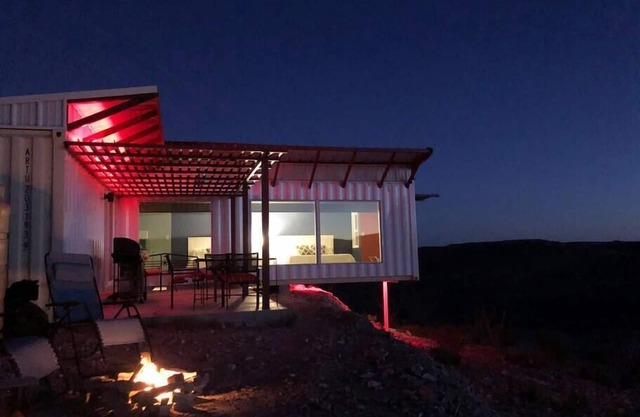 Fossil Knob Bob House location ultime moderne dans l'arrière-pays accidenté de la Big Bend