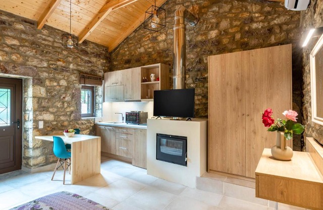 Fotoula's stone studio