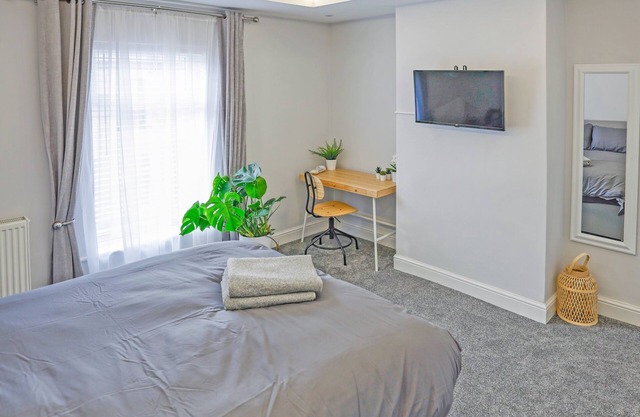 Maison-Moderne-Salle de bain privée séparée-Vue sur Rue