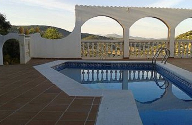 Quatre chambres Villa et Appartement, piscine, deux salles de bains, une salle de bains, air conditionné