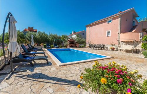 Four-Bedroom Holiday Home In Miranje