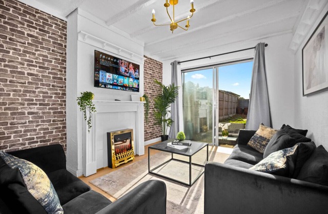 Four Bedroom House - Parking - WIFI