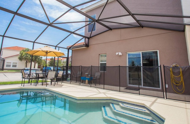 Four Bedroom w Screened Pool Close to Disney 4563