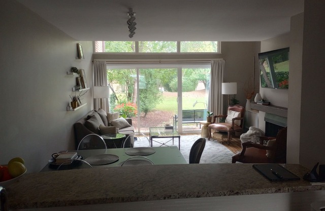 Four Lakes community charming 2 bed. townhome w fireplace in lovely Lisle, IL