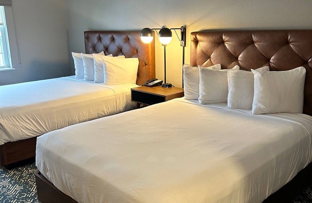 Country Inn & Suites by Radisson, Manchester Airport, NH