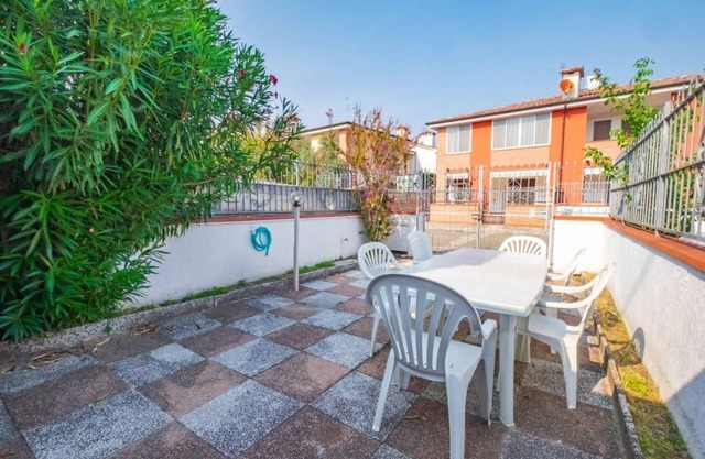Maison individuelle de quatre pièces avec de grands espaces intérieurs, 8 lits, barbecue, à 350 mètr