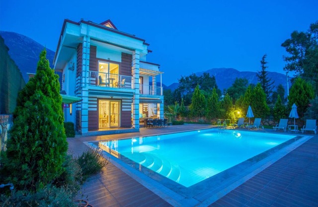 Four Season 5 Luxury Villa with Private Swimming Pool in Ovacik