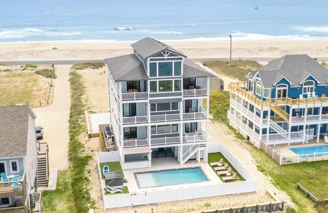 Four Seasons 11 Bedroom Oceanfront and Soundfront Home in Hatteras