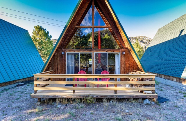 Four Seasons Cabin 3 with Sierra views