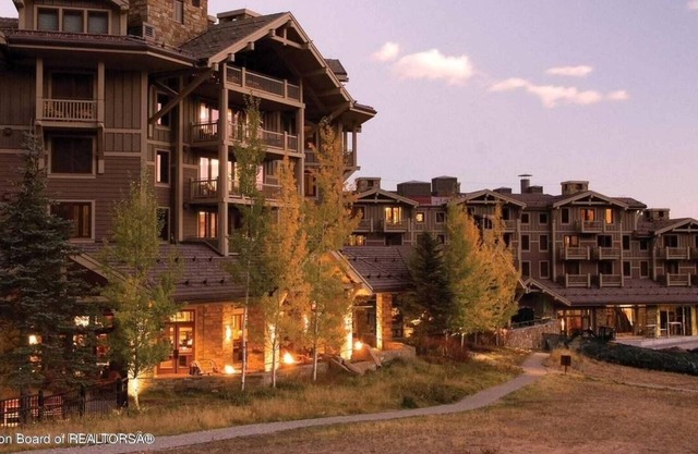 Four Seasons Jackson Hole 3BR/3Bath Resort Property. Ski in and Ski out 5 Star