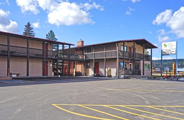Four Seasons Lodge