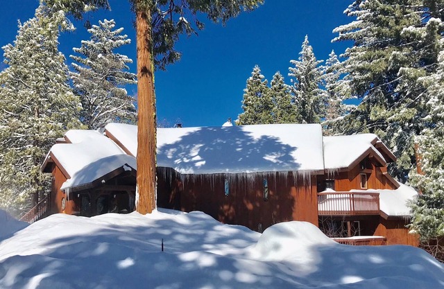 Bienvenue aux quatre saisons de Yosemite! Situé dans le parc national de Yosemite !! 10 personnes avec tout ...