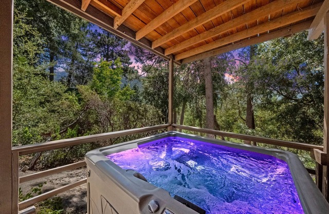 Fox Den Lodge: Your Cozy Mountain Haven
