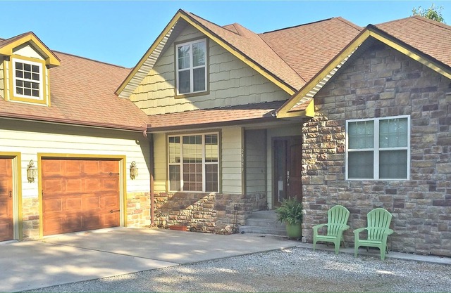 “Fox Hollow” - Shell Knob House w/Private Pool and Golf Cart!