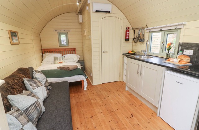 FOX, pet friendly, character holiday cottage in Cross Hills
